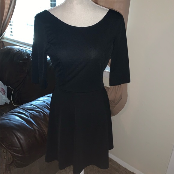 Simple Black Dress - Picture 2 of 8